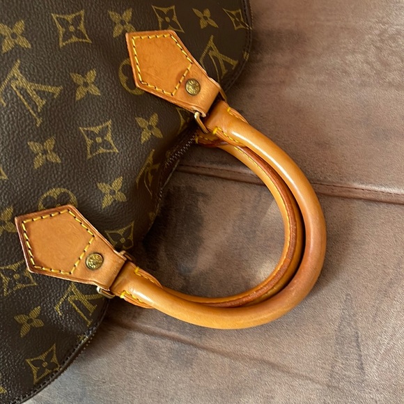 LOUIS VUITTON ALMA HAND MONOGRAM CANVAS - Picture 6 of 14